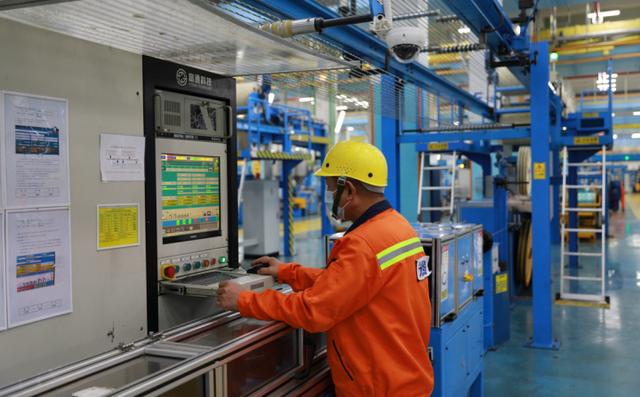 抢工期抢市场富通光通信全产业链生产基地春节赶工忙